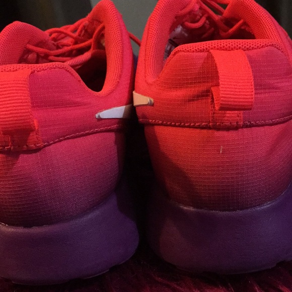 NIKE Red/Purple Roshé Sneakers Size 7.5 Original - Picture 6 of 8